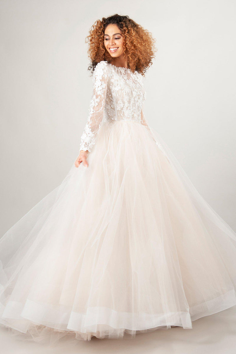 wedding dress lace sleeves tulle skirt