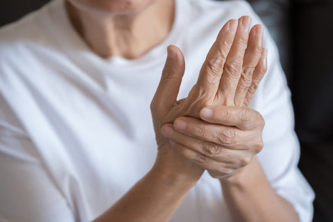 Woman holding hand arthritus