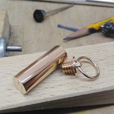 pendentif urne personnalisé en or
