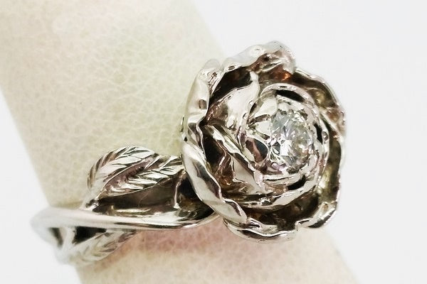 grosse bague fleur pour femme avec diamant