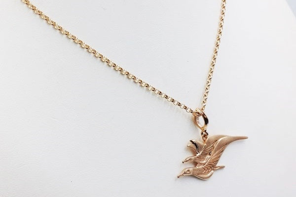 collier pendentif oiseau en or 18 carats