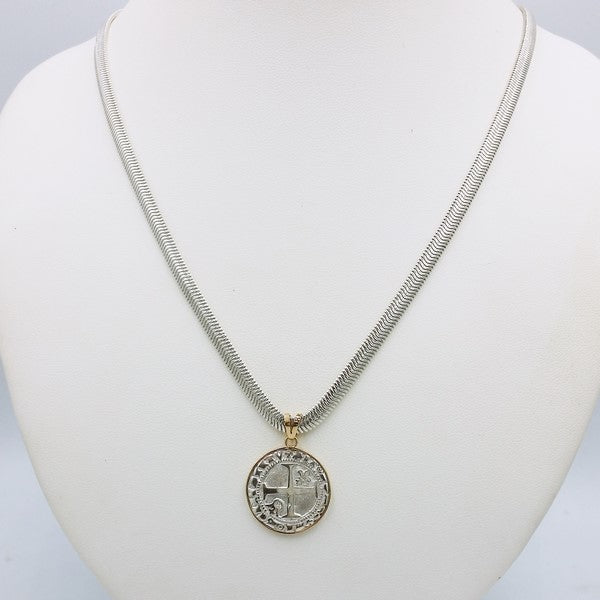 collier personnalisé en argent et or avec pièce de monnaie