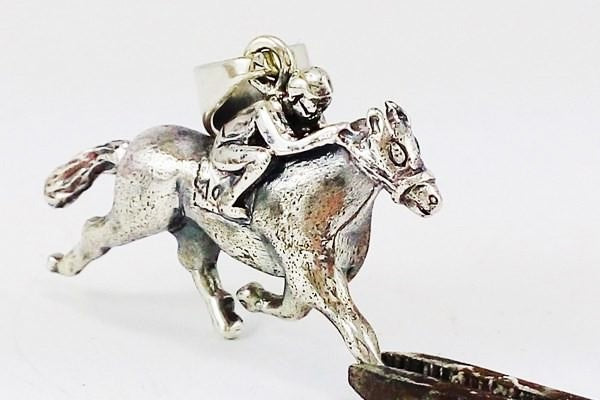 pendentif cheval en argent