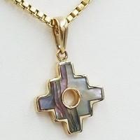 pendentif croix chakana et nacre en or