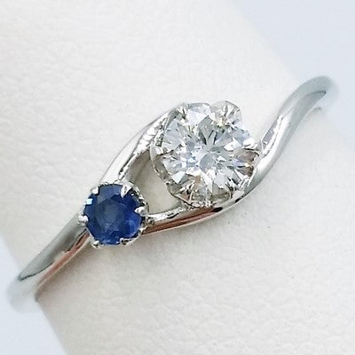 bague de fiancailles avec diamant et saphir bleu