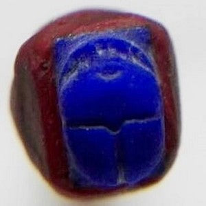 scarabé gravé dans une pierre de lapis lazuli