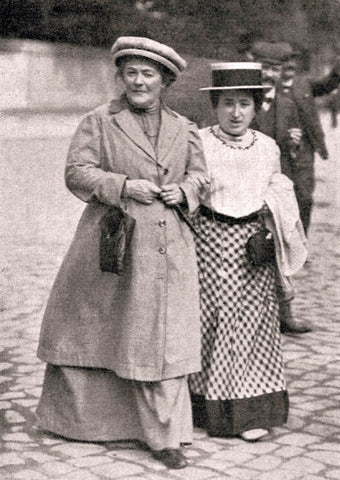Clara Zetkin (links) mit Rosa Luxemburg 1910