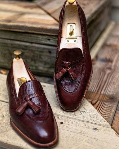 Ichigo Ichie Shoemaker from Japan remote bespoke tassel loafers made from replica reindeer leather, top-view on steps