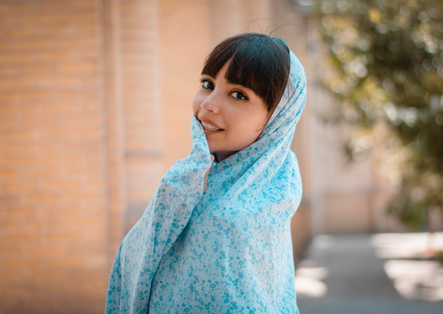 Surprising Health Benefits of Wearing Silk Scarves