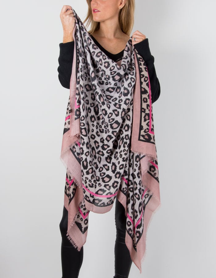 Image showing a scarf in pink and black
