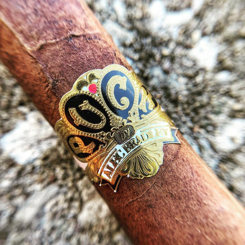 Alec Bradley Puck - Cigar Review - My Monthly Cigars - A Cigar Club For Everyone - Luc Blanchard - mysticks35mm