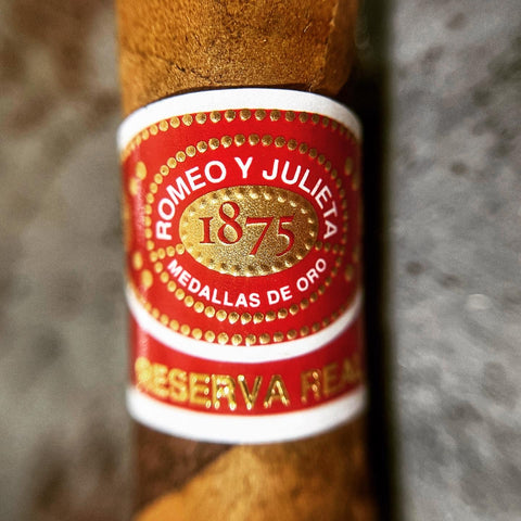 Romeo Y Julieta Reserva Real Twisted - Cigar Review - My Monthly Cigars - A Cigar Club For Everyone - Luc Blanchard - mysticks35mm