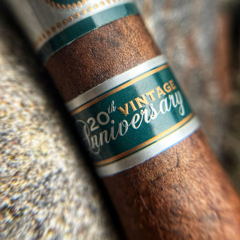 Rocky Patel Vintage 20th Anniversary - Cigar Review - My Monthly Cigars - A Cigar Club For Everyone - Luc Blanchard - mysticks35mm