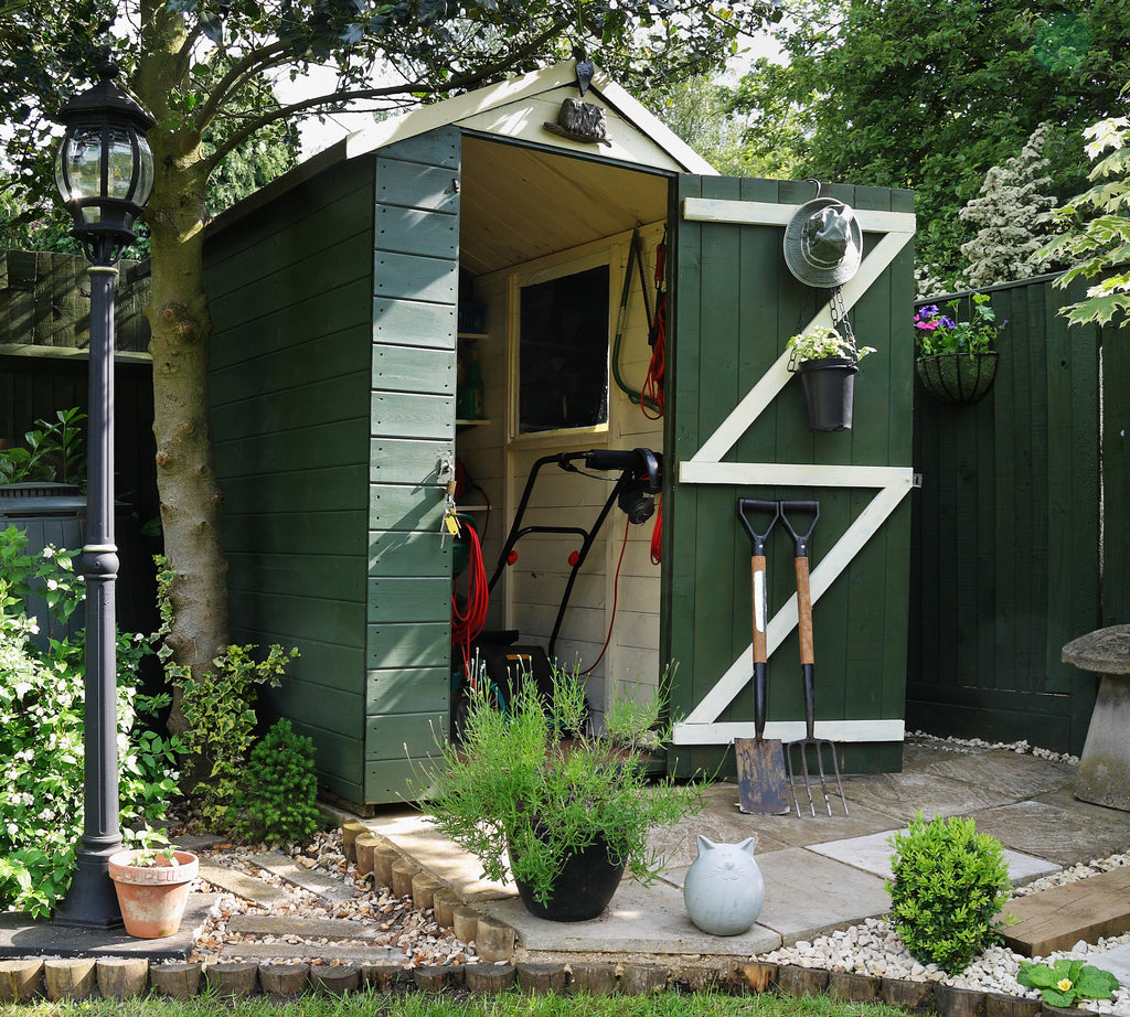 Garden Shed with Tools for leaf blower. Schröder USA