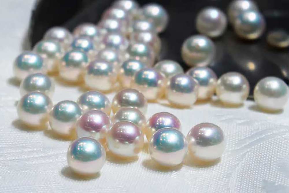 Weekly Eye Candy Spotlight: Metallic White Freshwater Pearls