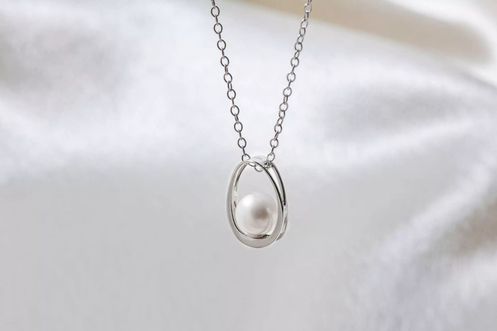 Styles of pearl necklaces