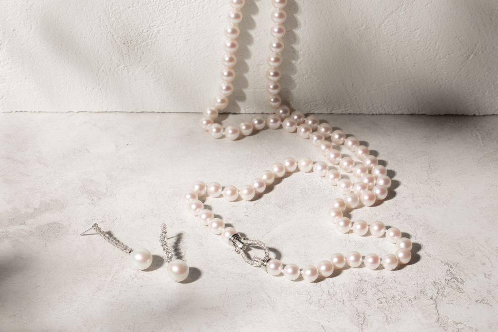Pearl jewelry for summer brides