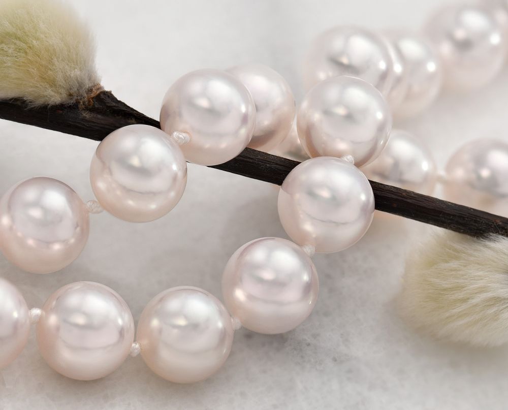 Close up Hanadama Pearl necklace