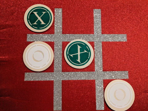 Cricut Table Tic Tac Toe with Vinyl and Iron On