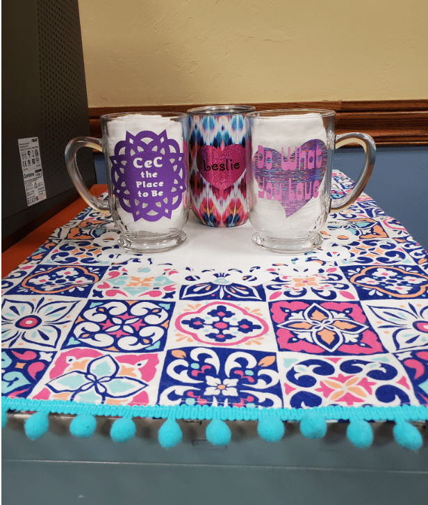 Beginner Cricut Project: Personalized Coffee Mugs