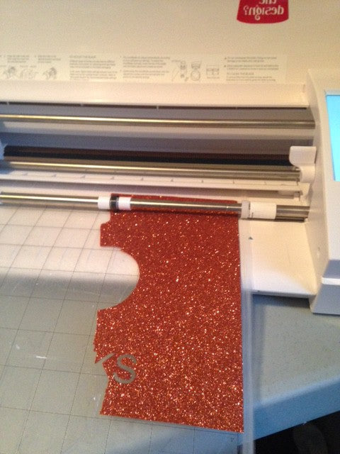Stick glitter heat transfer scrap glitter side up on your Silhouette Cameo 3 cutting mat to cut it when there is no backing sheet.