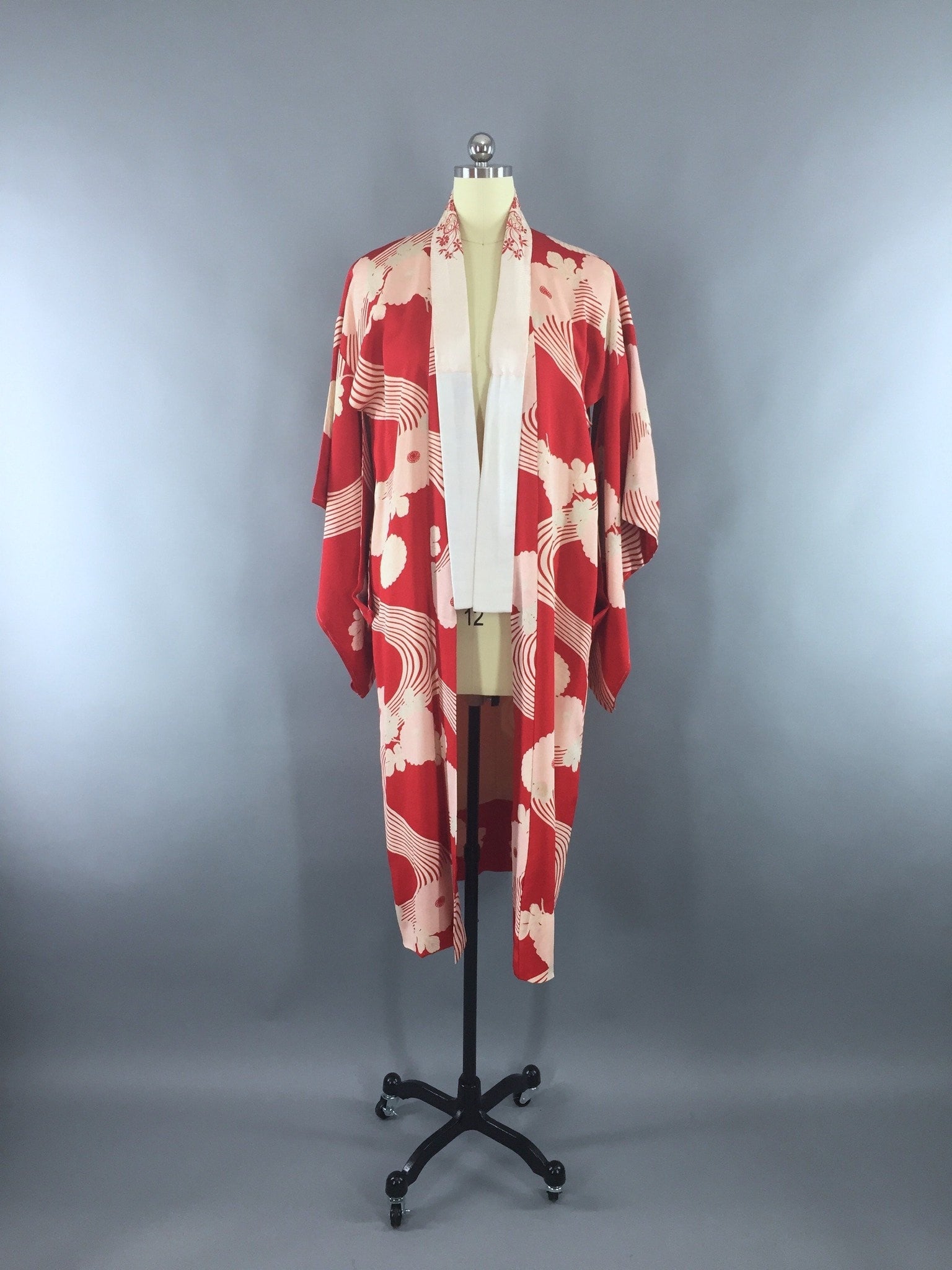 1930s Vintage Silk Kimono Robe / Art Deco Floral Waves – ThisBlueBird