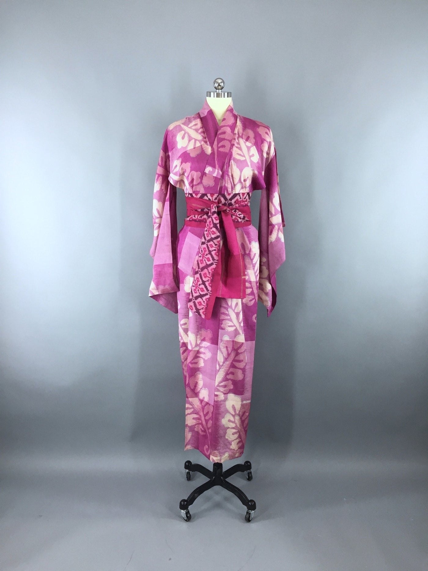 1930s Vintage Silk Kimono Robe / Bright Pink Floral Meisen Silk Ikat ...