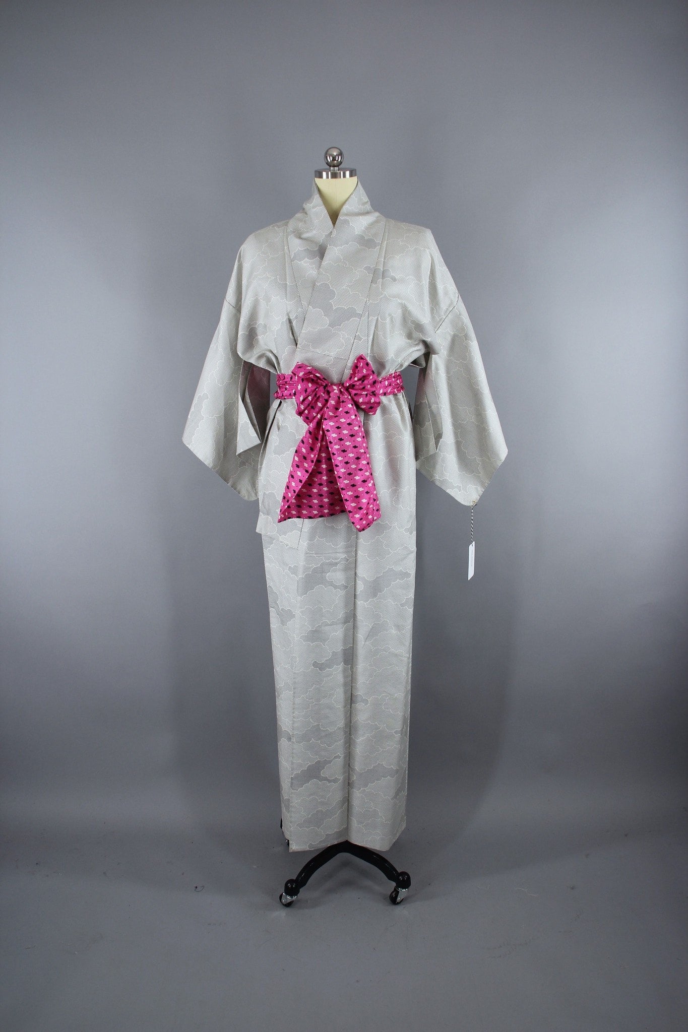 1940s Vintage Silk Kimono Robe / Grey & White Clouds Ikat – ThisBlueBird