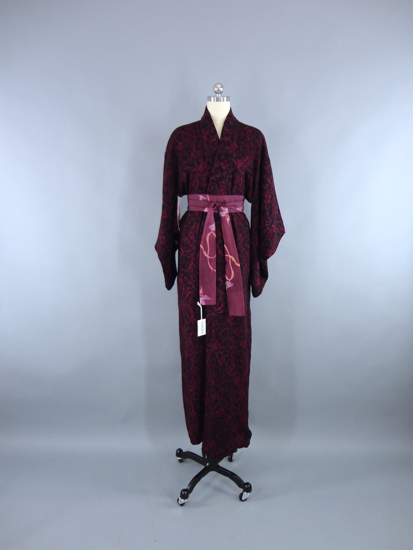 1940s Vintage Silk Kimono Robe in Black and Cranberry Red Arabesque ...