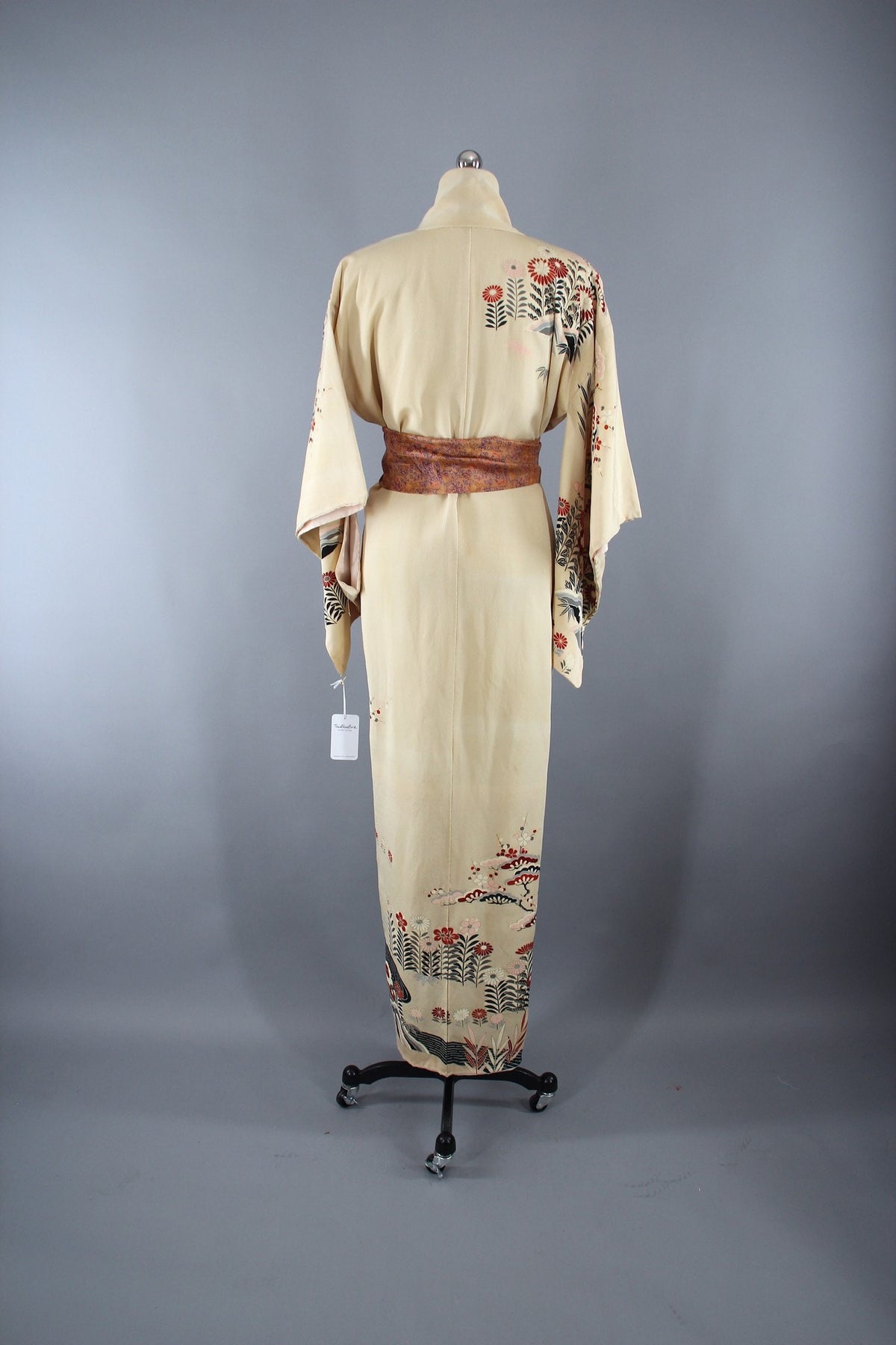 1940s Vintage Silk Kimono Robe in Ivory with an Art Deco Floral Print ...