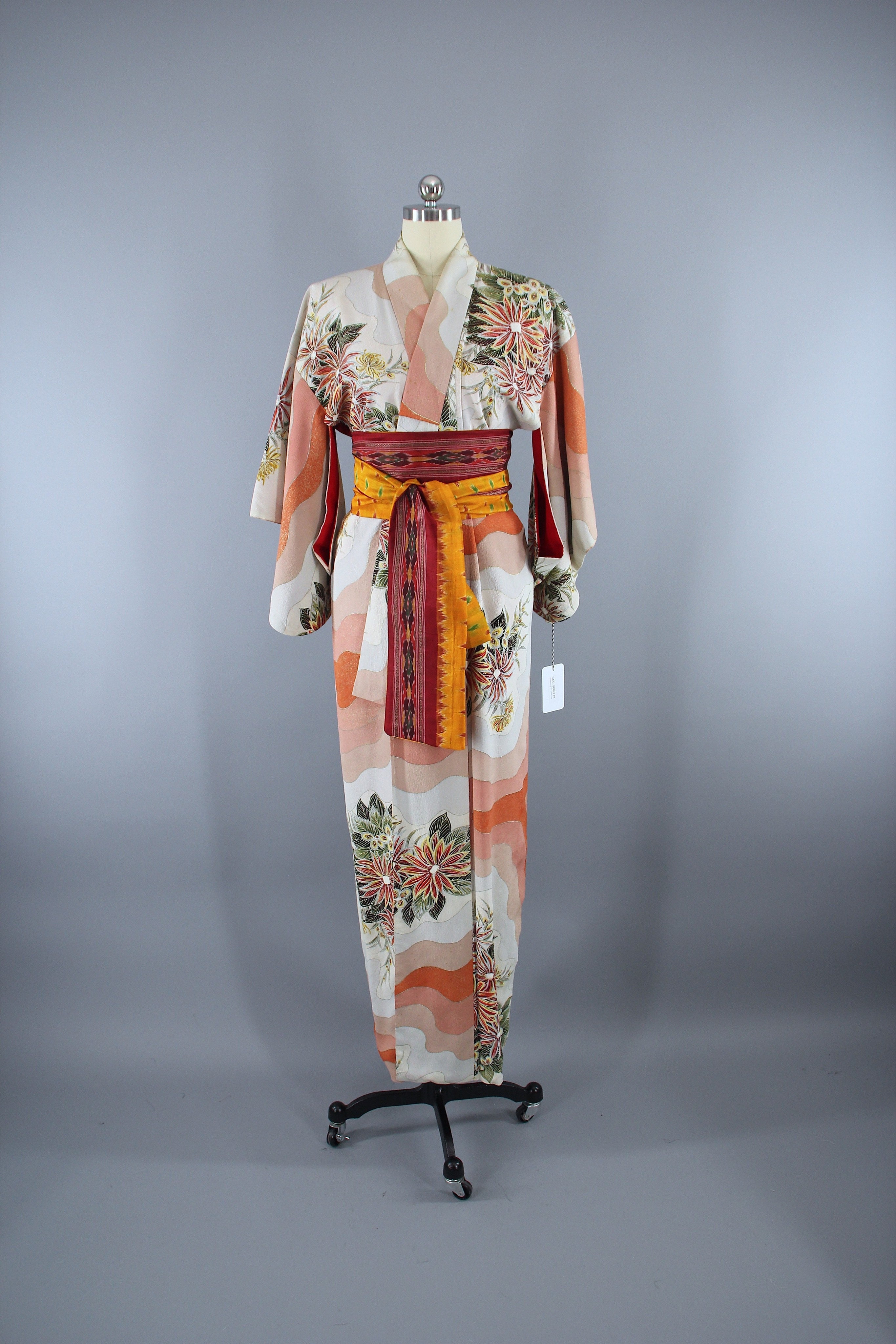 1940s Vintage Silk Kimono Robe / White Terra Cotta Floral Print ...