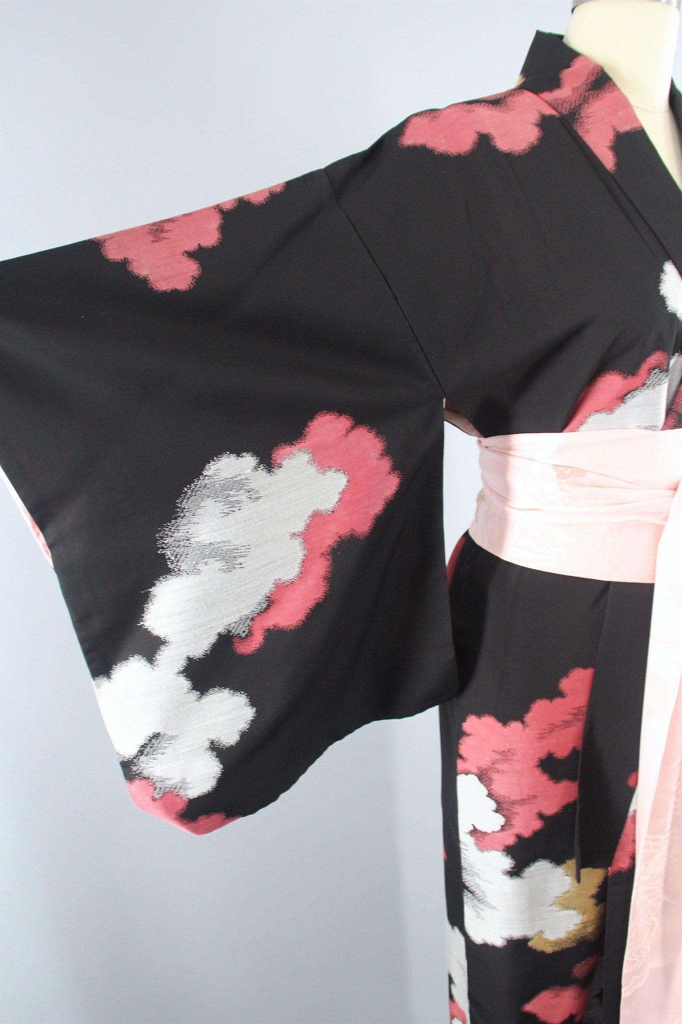 1950s Vintage Kimono Robe with Black and Pink Clouds - ThisBlueBird