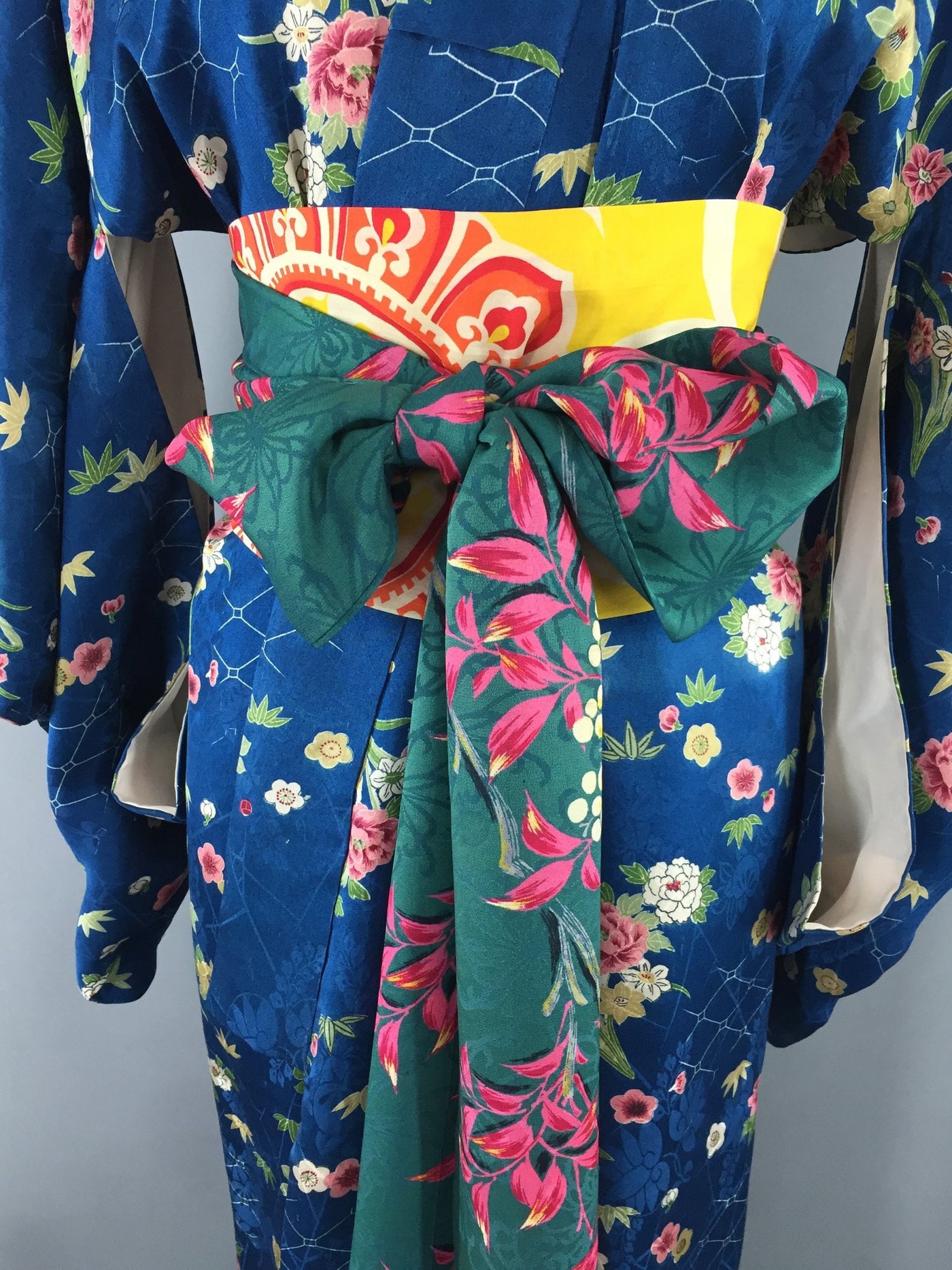1950s Vintage Silk Kimono Robe / Blue Satin Floral Print – ThisBlueBird