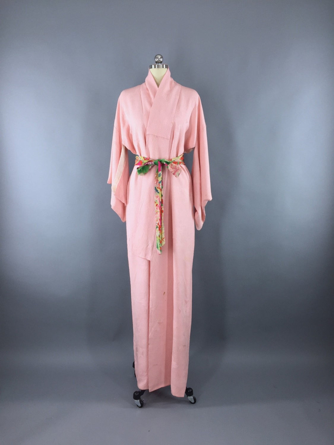 1950s Vintage Silk Kimono Robe in Pastel Pink – ThisBlueBird