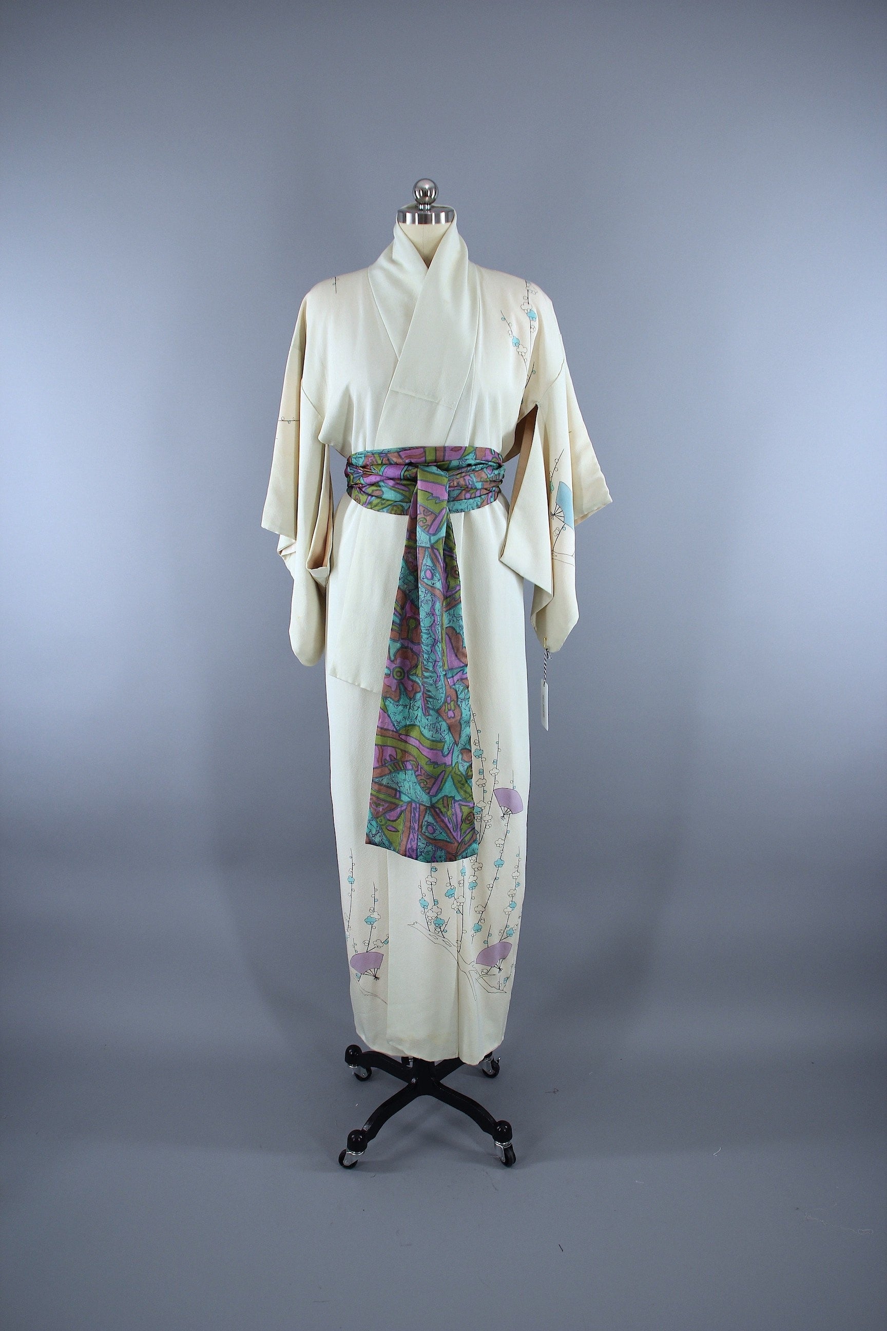 1950s Vintage Silk Kimono Robe / Ivory Lavender Fans Floral – ThisBlueBird