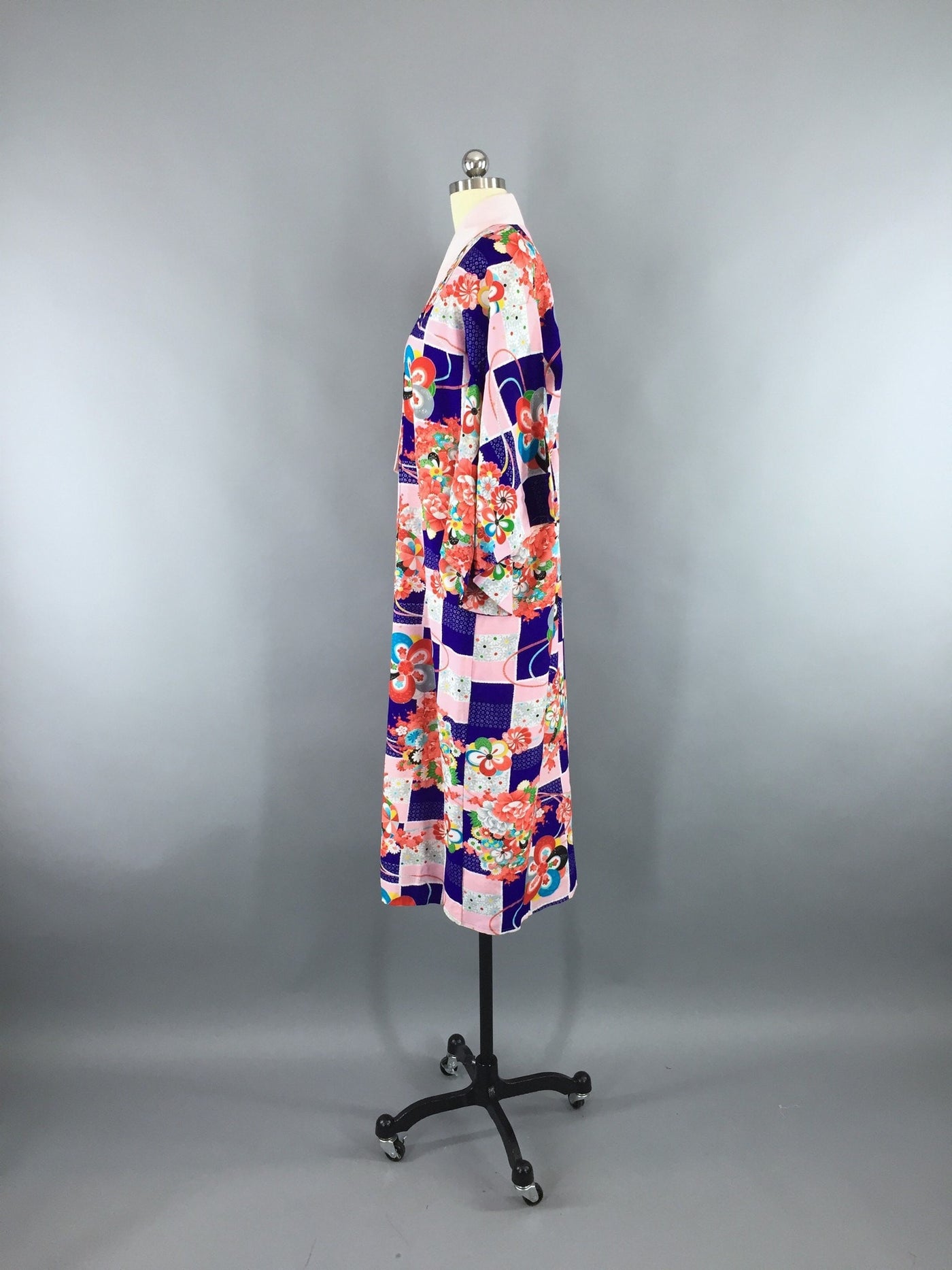 1950s Vintage Silk Kimono Robe Juban with Pink Purple Floral – ThisBlueBird