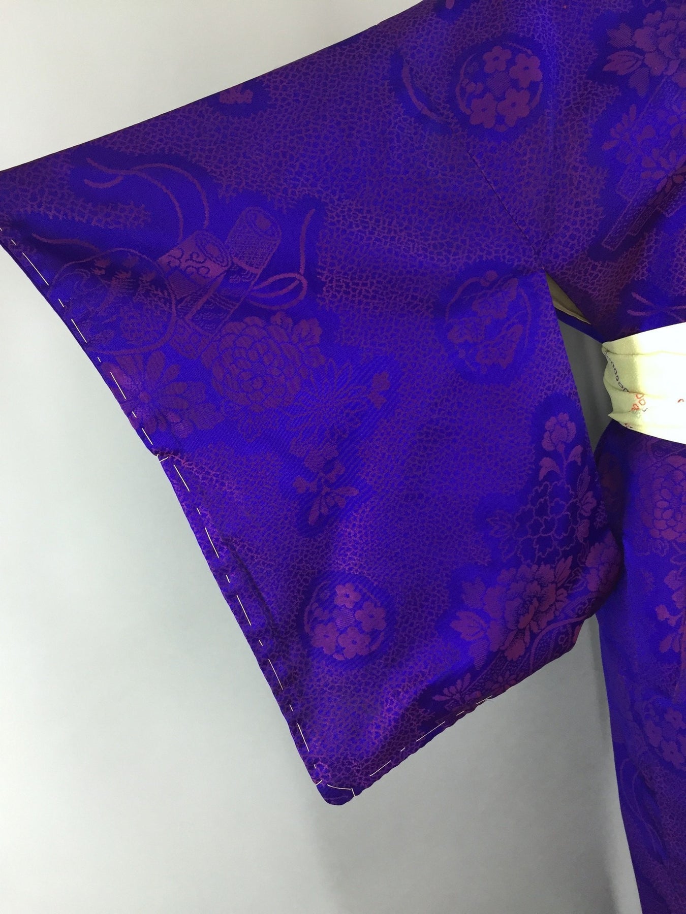 1950s Vintage Silk Kimono Robe with Omeshi Purple Magenta Floral Embro ...