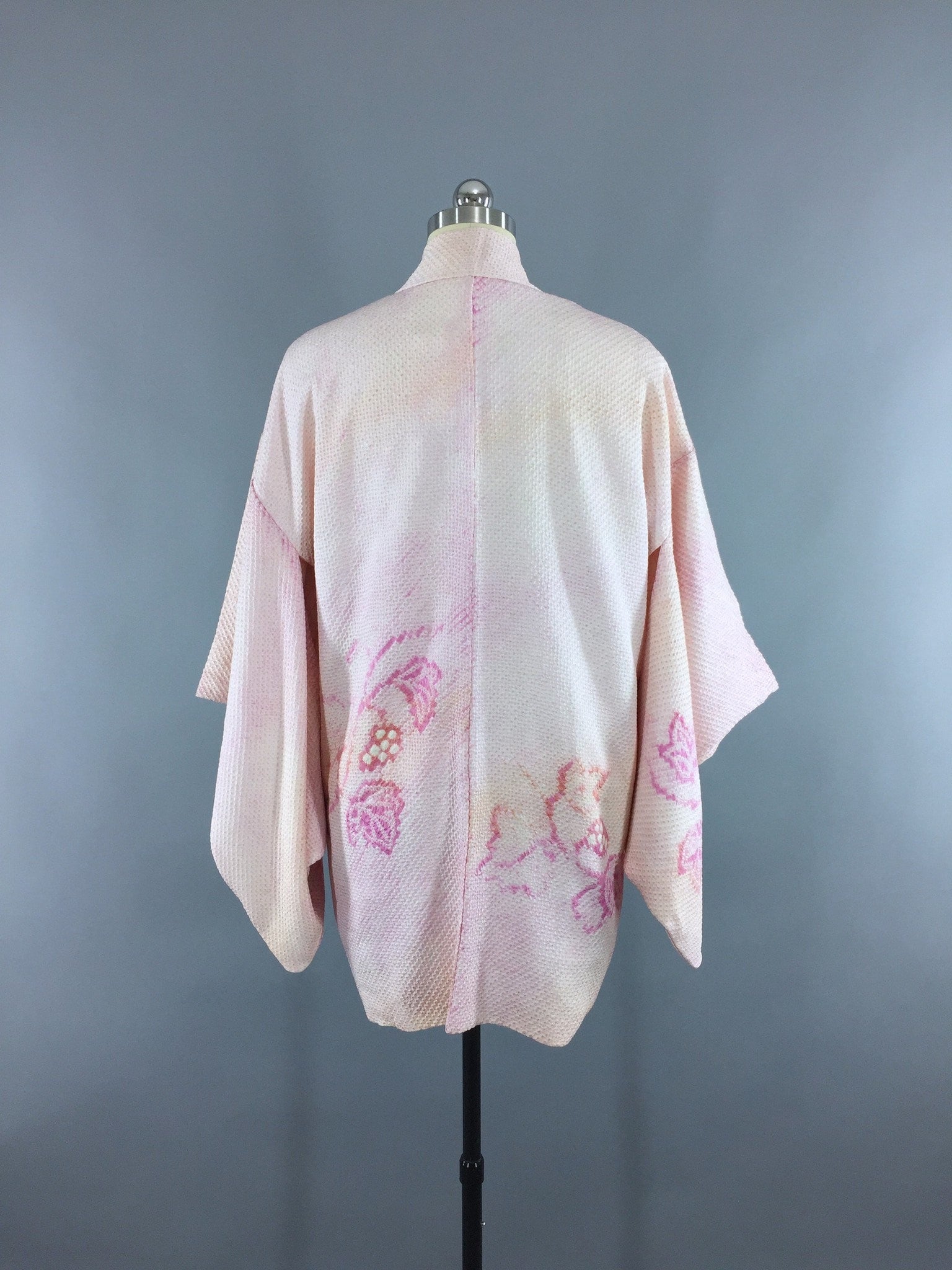 1960s Vintage Silk Haori Kimono Cardigan Jacket in Pink and Gold Grape