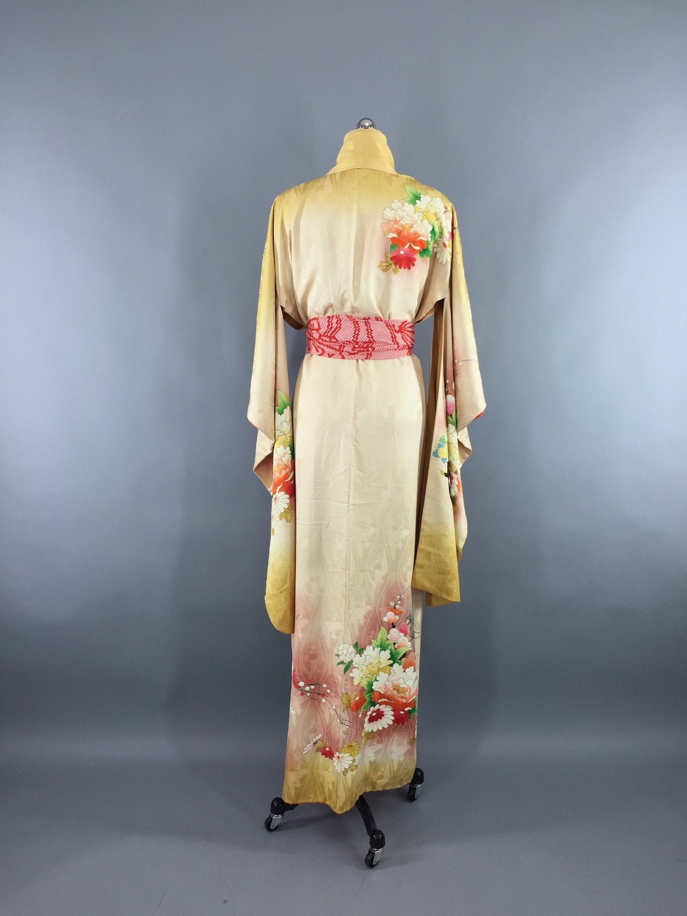 1960s Vintage Silk Kimono Robe Furisode in Ivory and Gold Ombre Floral ...