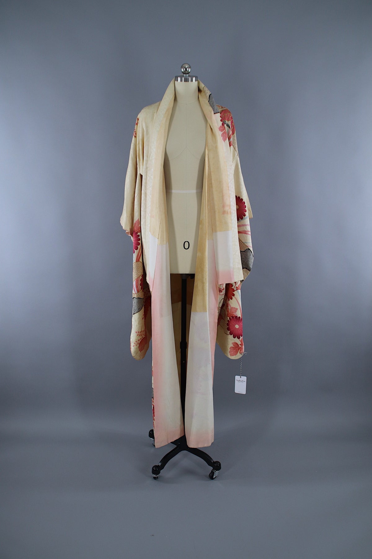 1960s Vintage Silk Kimono Robe / Ivory Pink Floral Furisode – ThisBlueBird
