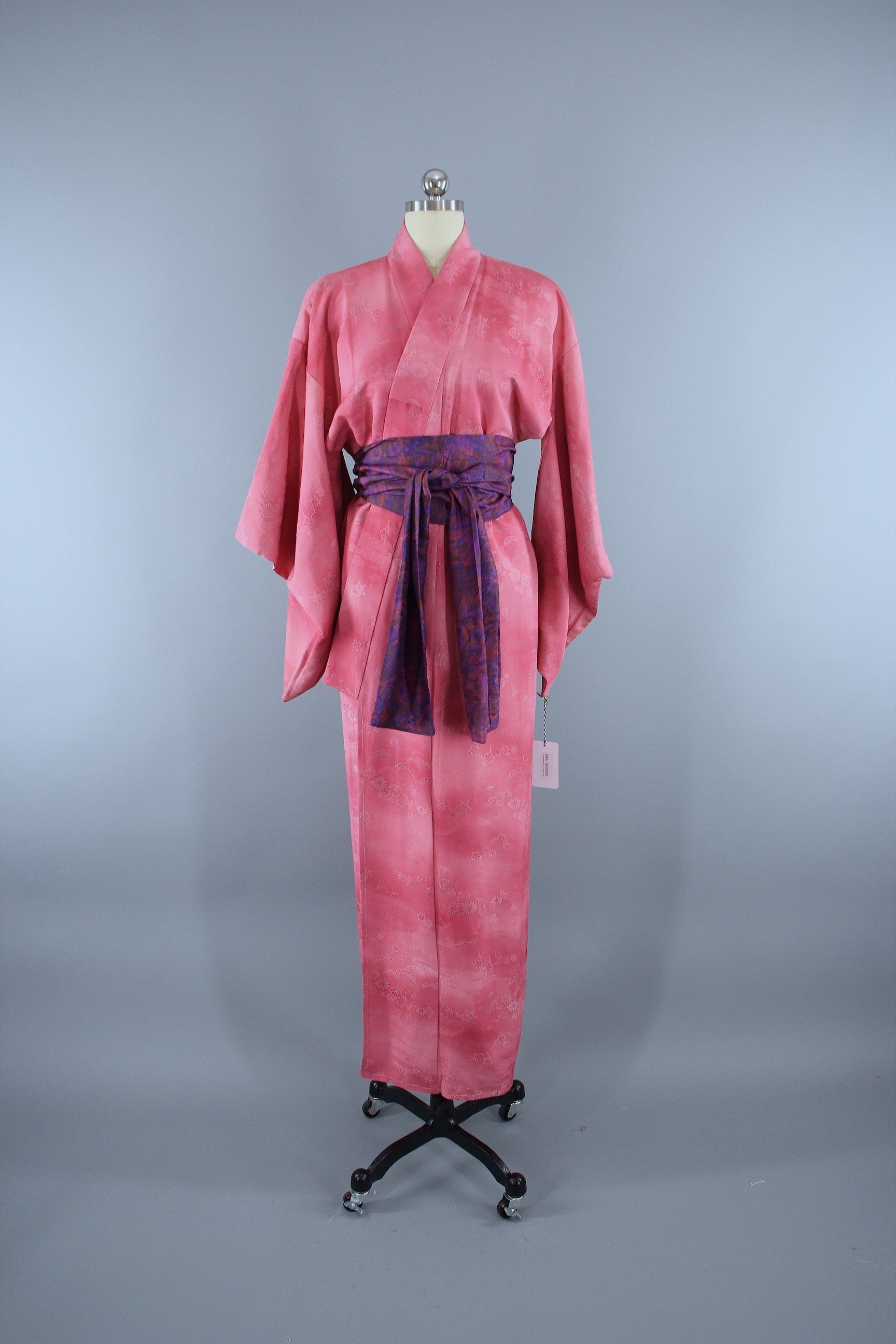 1960s Vintage Silk Kimono Robe / Pink Floral Damask – ThisBlueBird