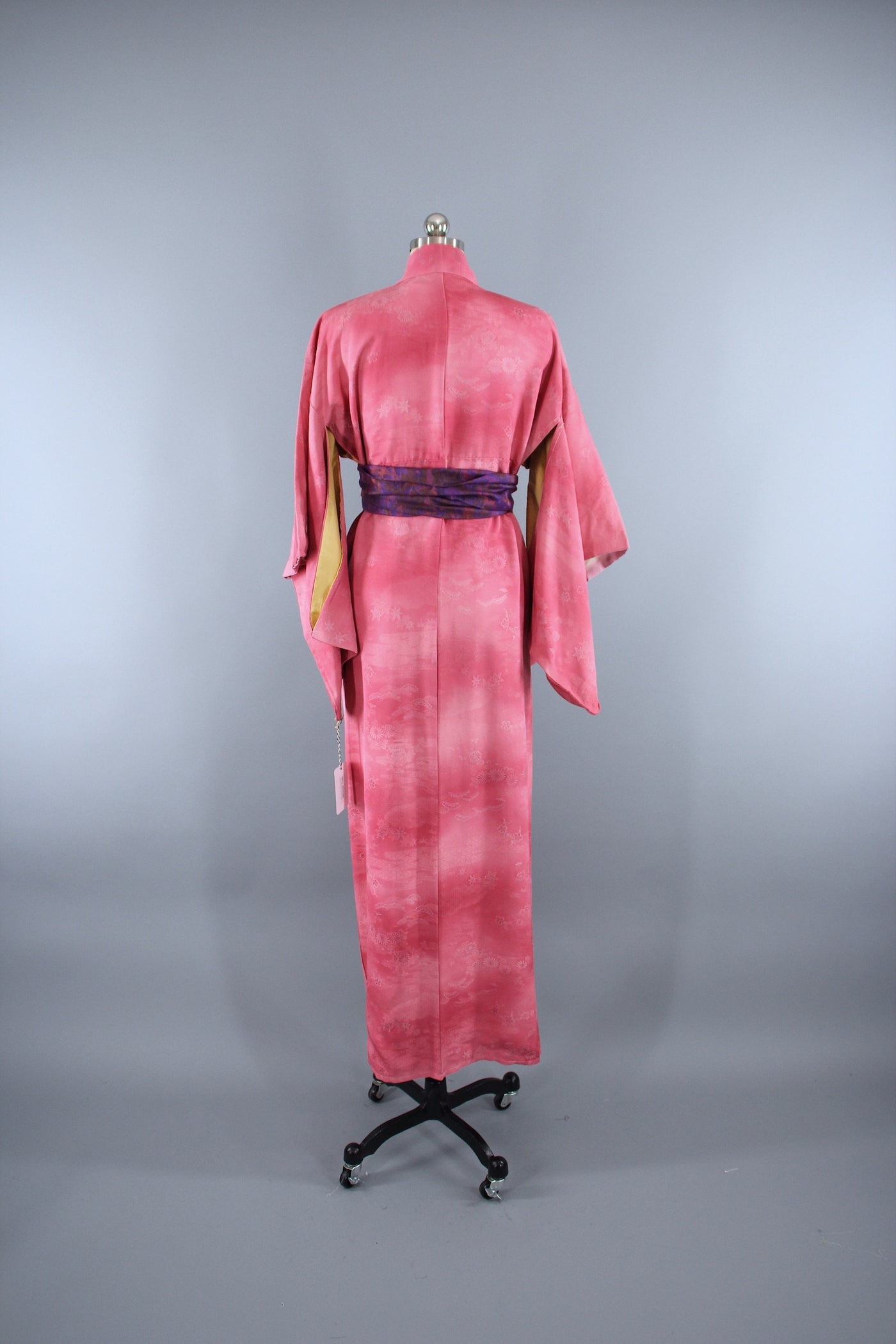 1960s Vintage Silk Kimono Robe / Pink Floral Damask – ThisBlueBird