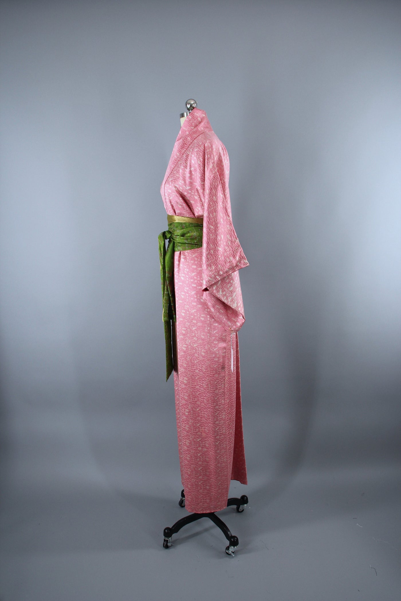 1960s Vintage Silk Kimono Robe / Pink & White Shibori – ThisBlueBird
