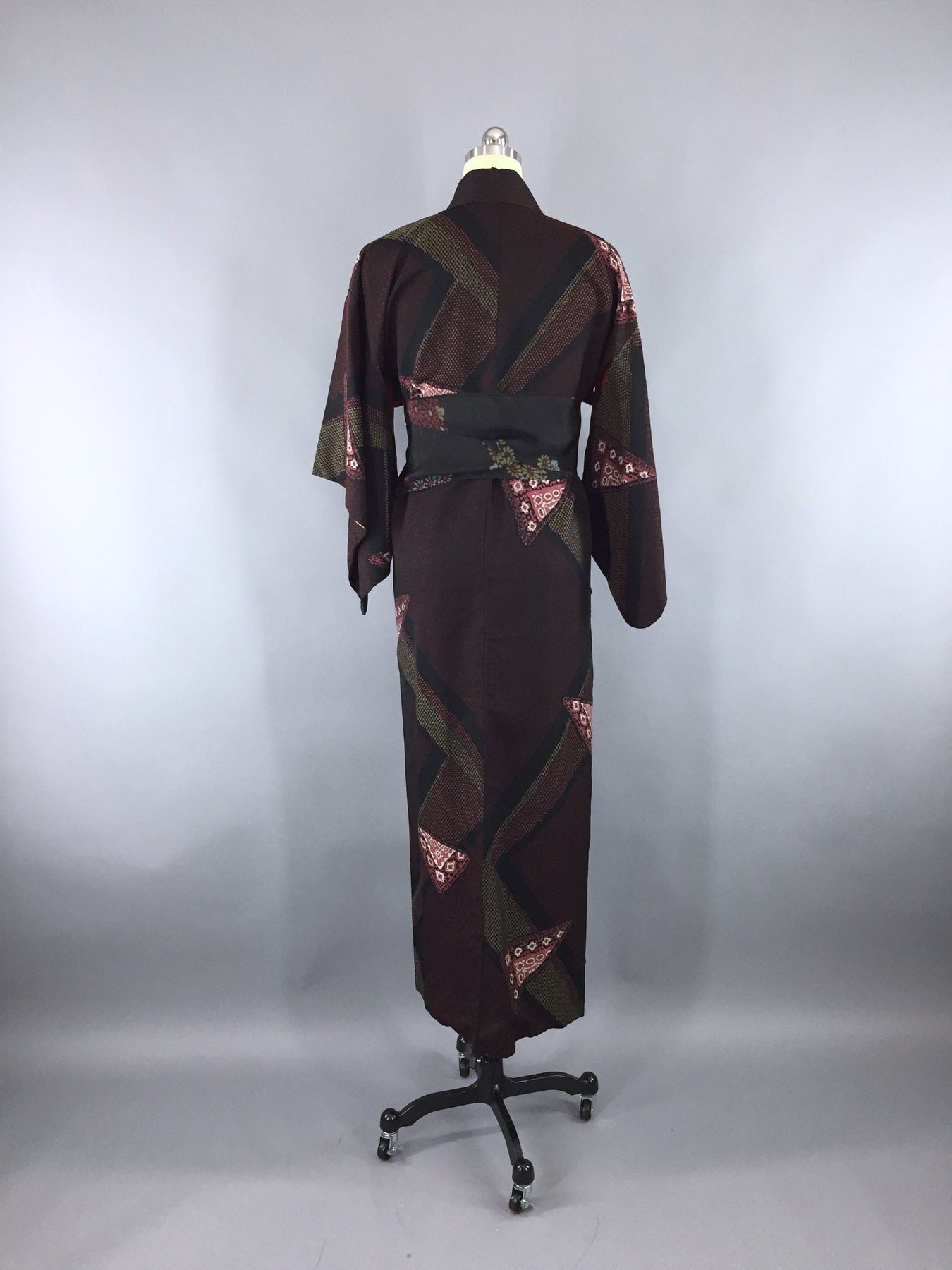 1960s Vintage Silk Kimono Robe with Formal Black and Red Floral Embroi ...