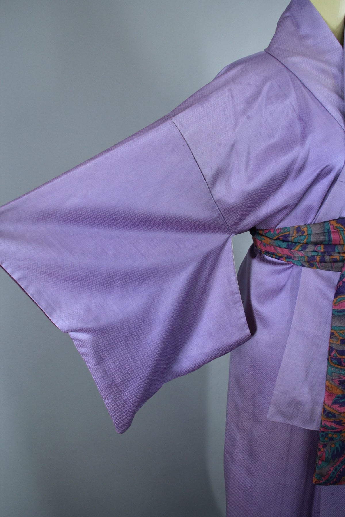 1960s Vintage Silk Satin Kimono Robe / Lavender Herringbone – ThisBlueBird