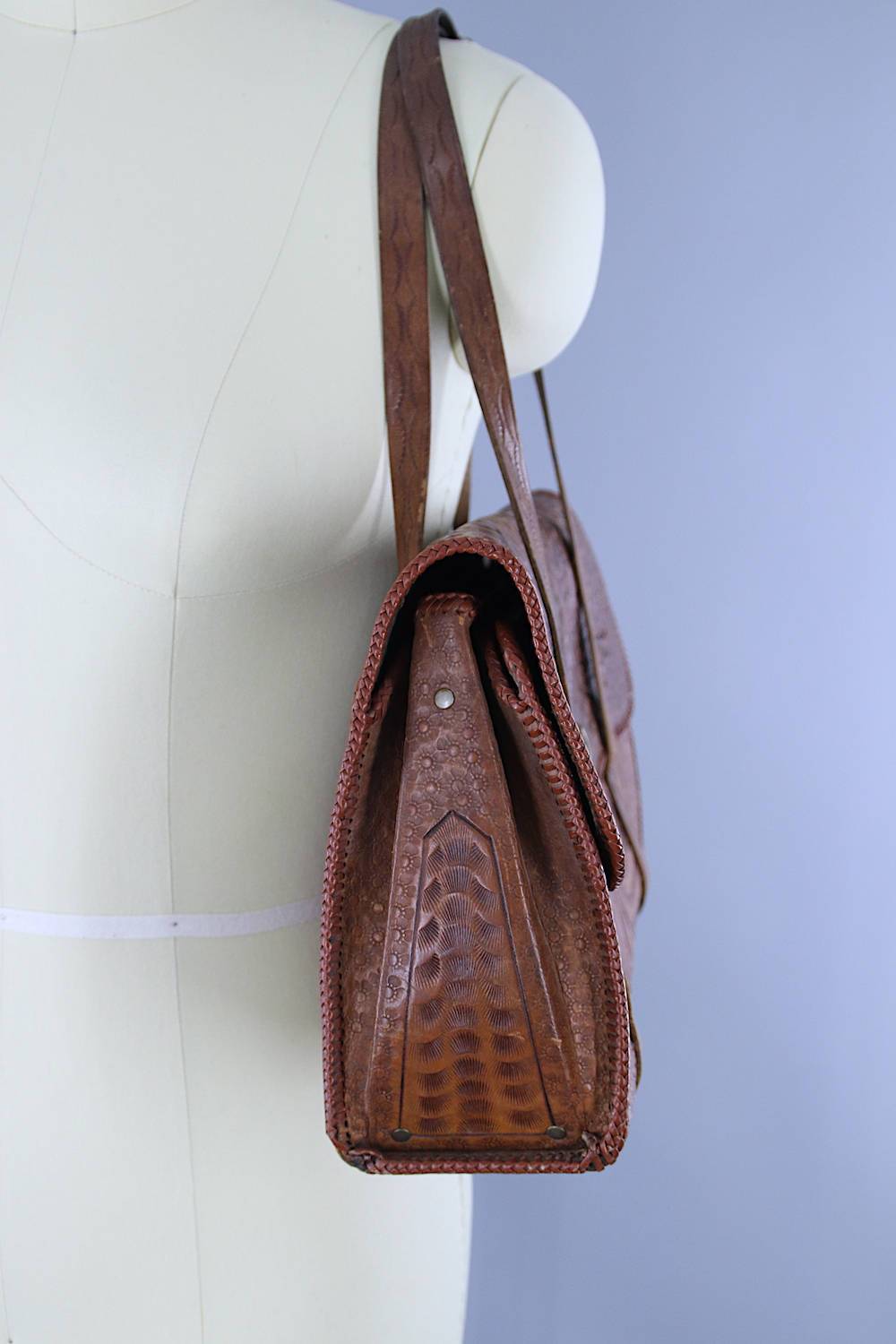 1960s Vintage Tooled Leather Shoulder Bag / Tortoise Lucite Clasp ...
