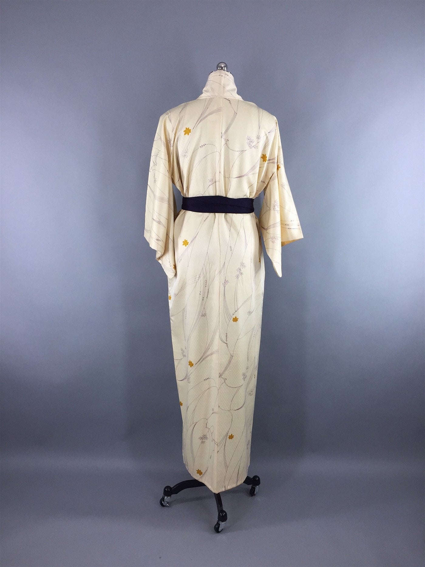 1970s Vintage Ivory and Purple Leaves Print Silk Kimono Robe – ThisBlueBird