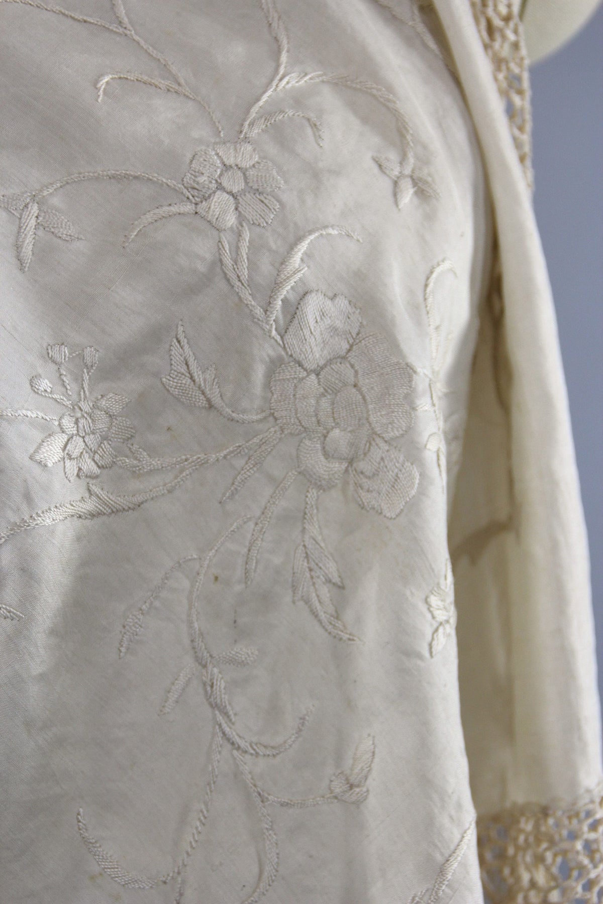 Vintage 1920s - 1930s Ivory Silk Embroidered Piano Shawl – ThisBlueBird