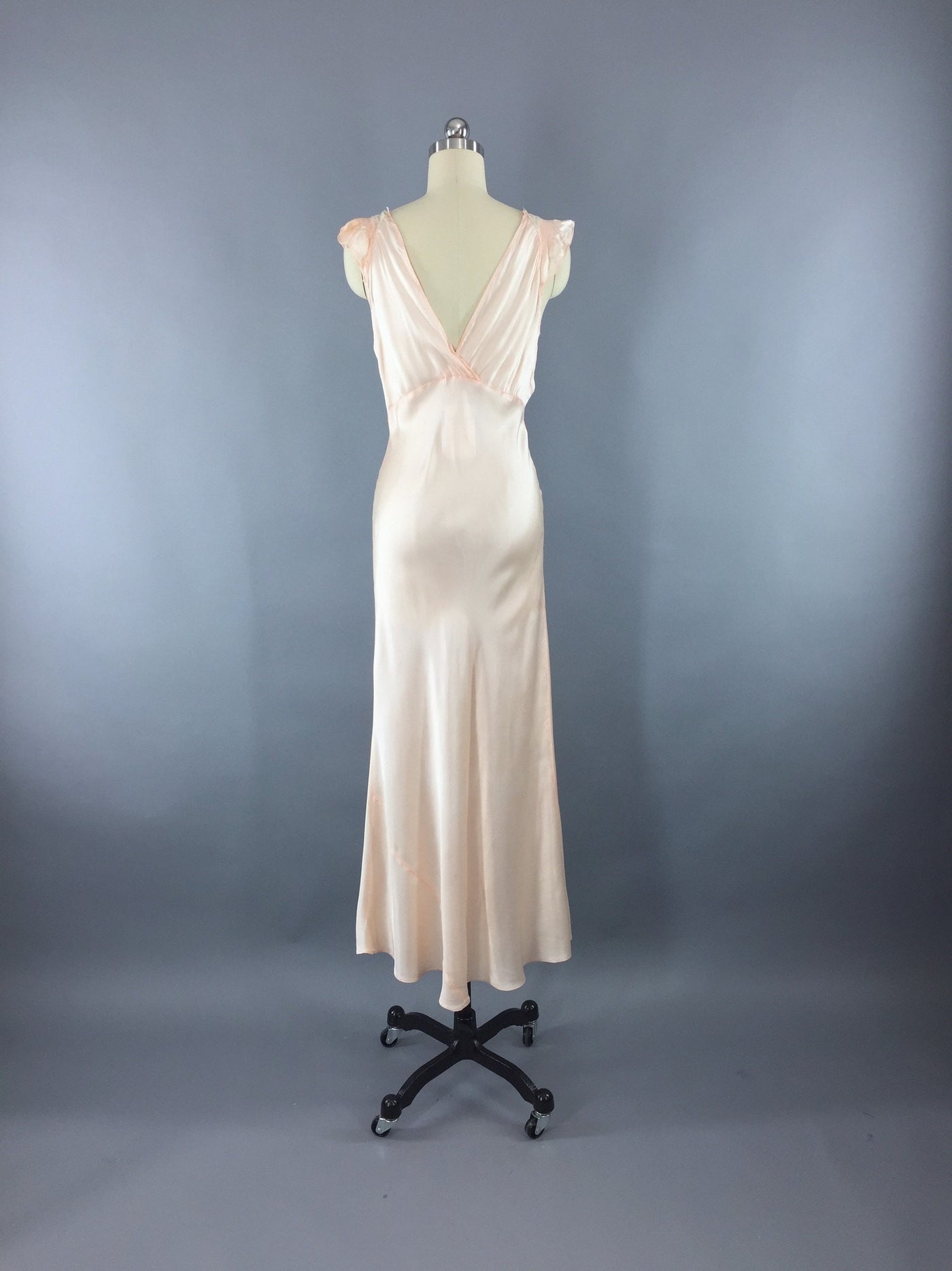 Vintage 1930s Bias Cut Peach Satin Nightgown – ThisBlueBird