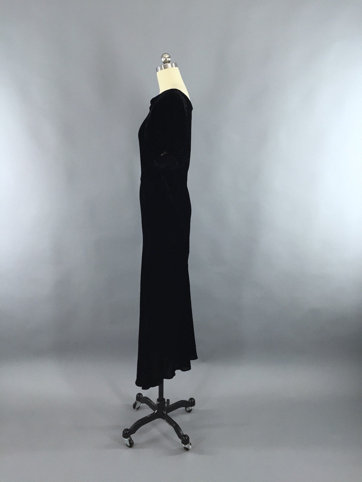 Vintage 1930s Dress / Bias Cut Dress Black Velvet Gown – ThisBlueBird